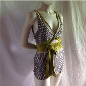 BCBG Abstract wrap shirt : flattering!